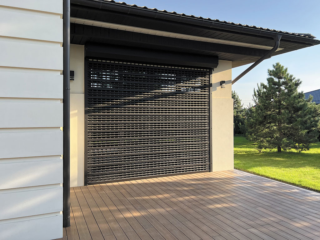 Рольворота из решетчатого экструдированного профиля