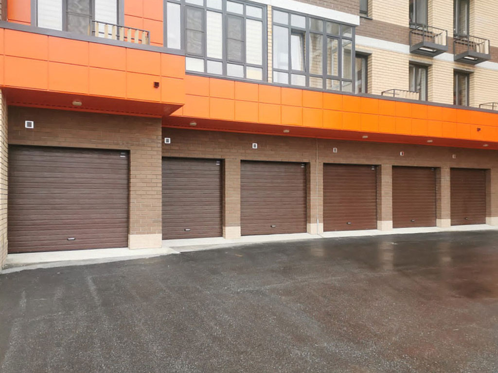 Гаражные секционные ворота RSD01LUX, дизайн панели — «доска»