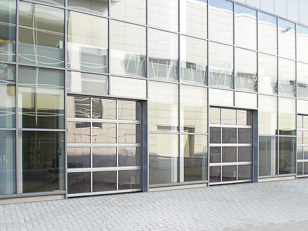 Панорамные секционные ворота (остекление с перемычками)