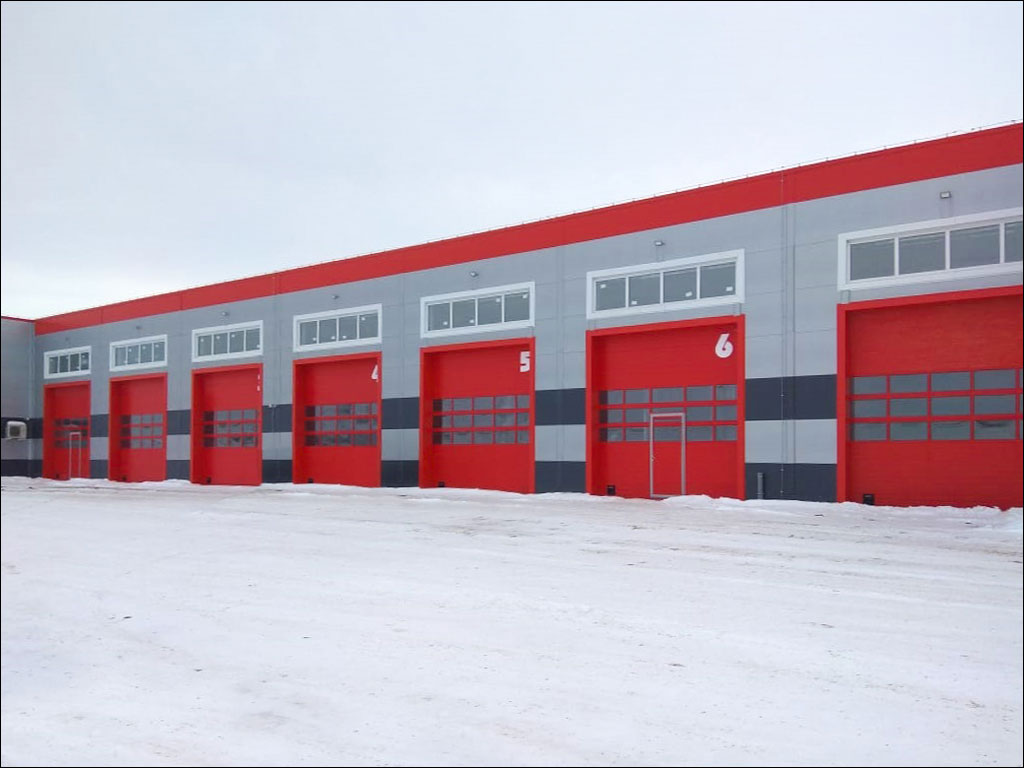 Панорамные секционные ворота (остекление с перемычками)