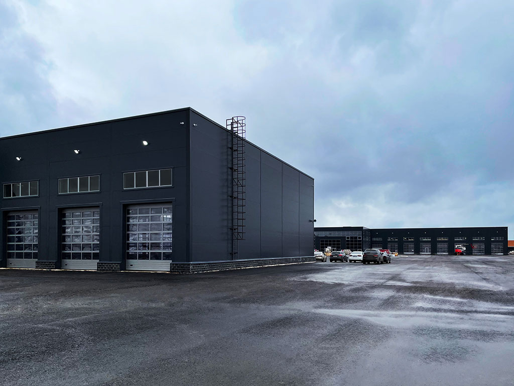 Панорамные секционные ворота (остекление с перемычками)